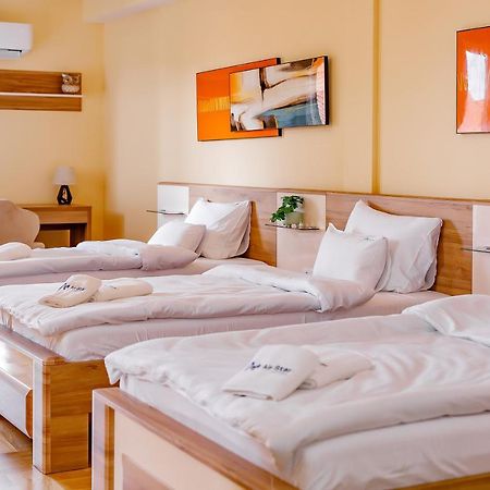 Airstar Hotel Surcin Bagian luar foto
