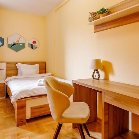 Airstar Hotel Surcin Bagian luar foto