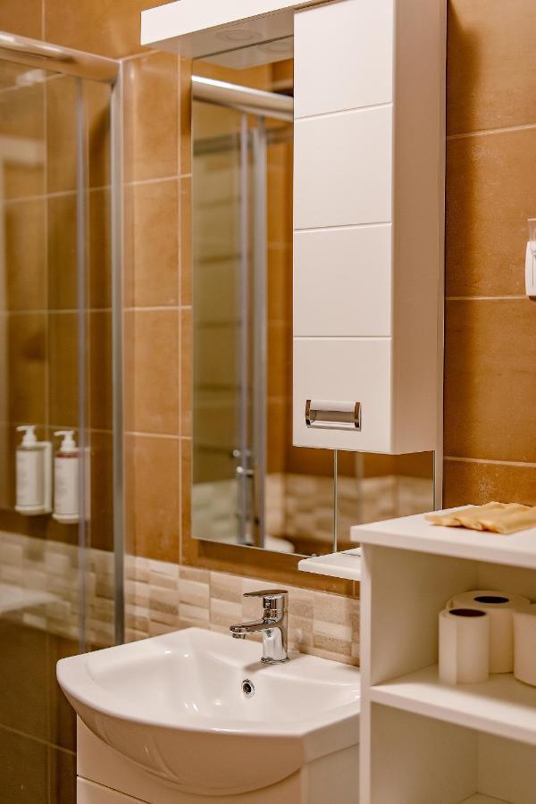 Airstar Hotel Surcin Bagian luar foto