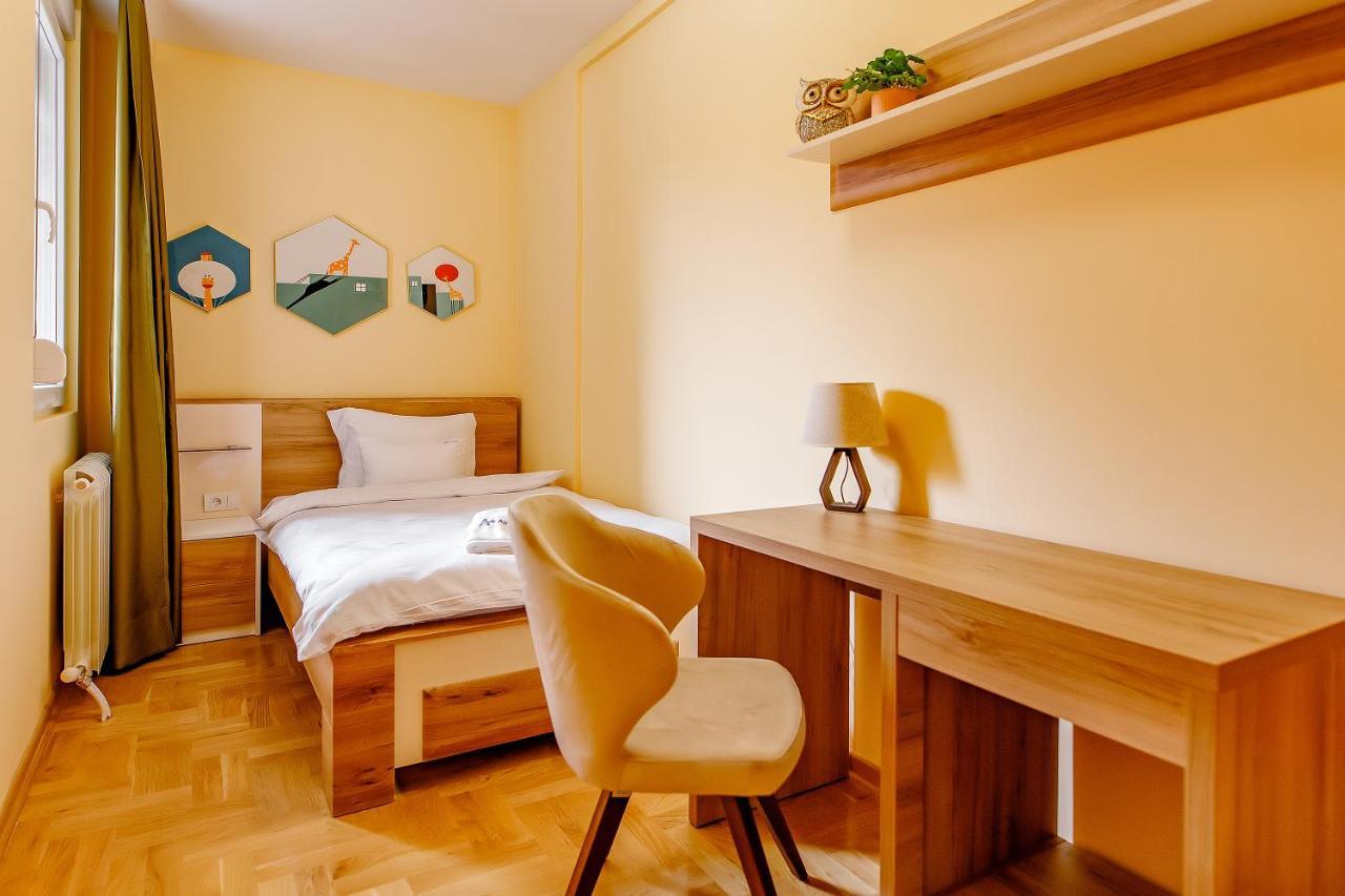 Airstar Hotel Surcin Bagian luar foto