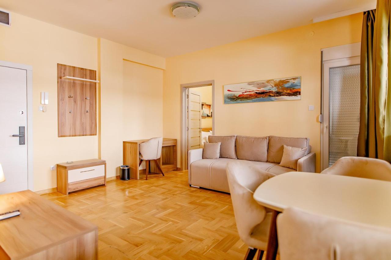Airstar Hotel Surcin Bagian luar foto