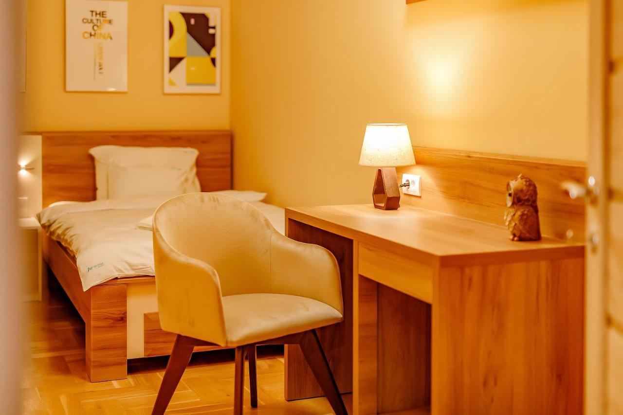Airstar Hotel Surcin Bagian luar foto