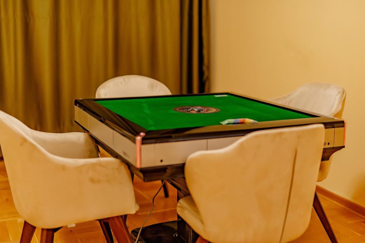 Airstar Hotel Surcin Bagian luar foto