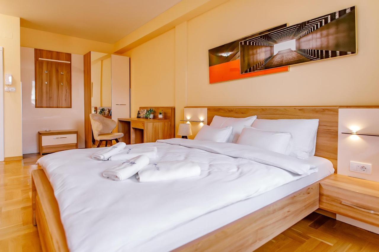 Airstar Hotel Surcin Bagian luar foto